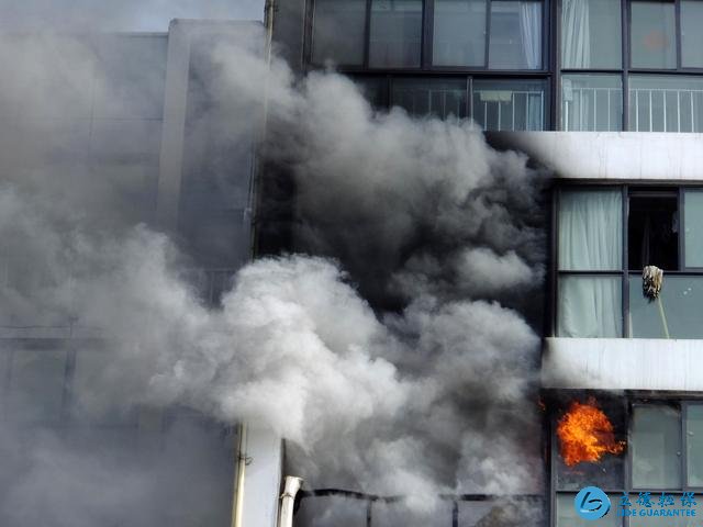 高層住宅發生火災時，選擇往哪里跑才能保命？專家：掌握這2點