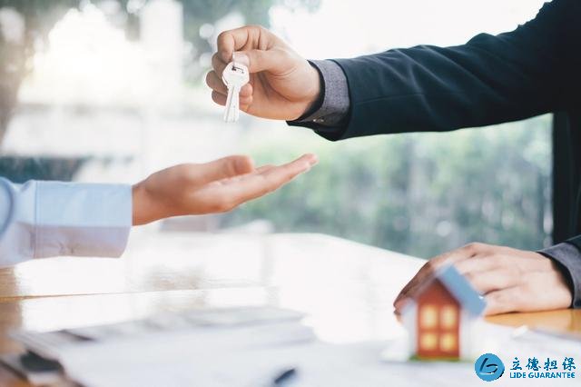 樓市遇冷,有小區房價下降近52萬元/套,業主:后悔沒早賣掉