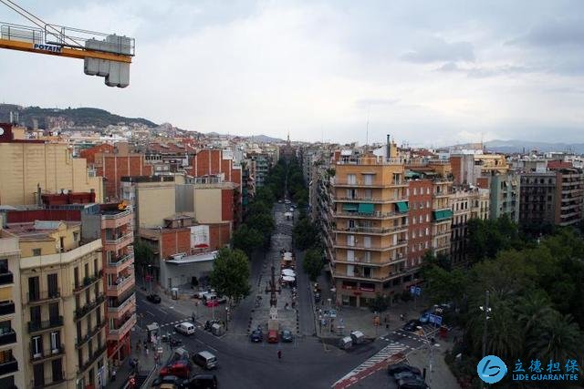 業內人士：除了高層住宅淪為窮人標配，還有2種房子也不可避免