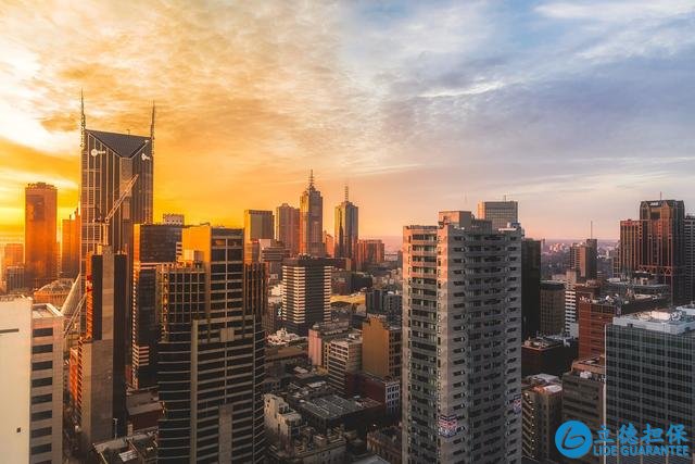 業主：打拼十幾年買的房，卻在電梯上栽了跟頭，現在降價都賣不掉