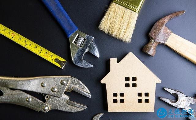 電梯房比樓梯房好？高層住宅2部電梯停運，業主住22樓也要爬樓梯