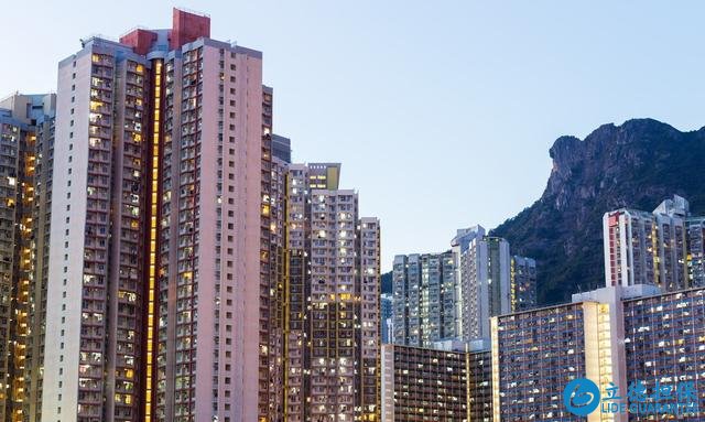 電梯房比樓梯房好？高層住宅2部電梯停運，業主住22樓也要爬樓梯