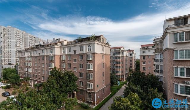 電梯房比樓梯房好？高層住宅2部電梯停運，業主住22樓也要爬樓梯